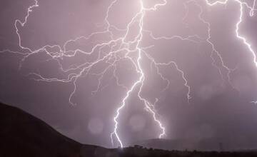 Meteorológovia vydali výstrahy pred búrkami: Počas dnešného dňa platia v týchto okresoch Prešovského kraja