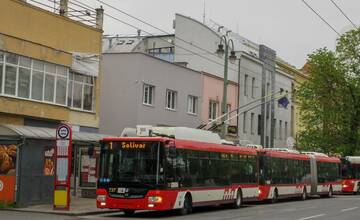 Vodič autobusu mal vo dverách privrieť dôchodcu, ktorý nastupoval. Prešovčanku prekvapila arogantná reakcia