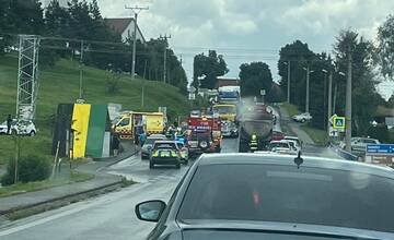 V obci Hôrka došlo k dopravnej nehode, na mieste zasahujú všetky záchranné zložky