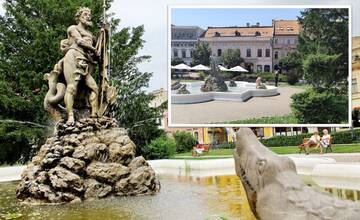 Chlapec sa v centre Prešova kúpal nahý vo fontáne, na všetko mal údajne prihliadať jeho otec