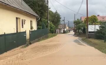 VIDEO: Záplavy zasiahli Orkucany pri Sabinove. Voda zaplavila ulice a dvory