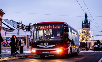 Mikulášsky autobus zaplaví Prešov vianočnou náladou. Kde a kedy ho môžete zastihnúť?
