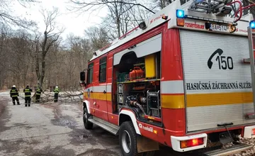 Ranný požiar v Zborove: Kúpeľňa v plameňoch, evakuácia a dlhý boj s ohňom. Domáci rátajú škody