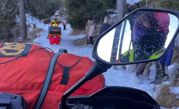 Horskí záchranári pomáhali 61-ročnej turistke: Pri páde si poranila dolnú končatinu