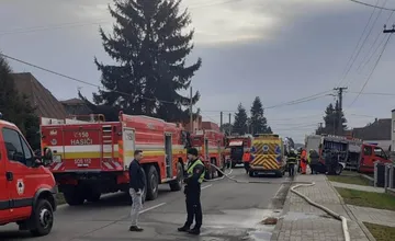 FOTO: Pri tragickom požiari rodinného domu v Nižnom Hrušove prišla o život 71-ročná žena