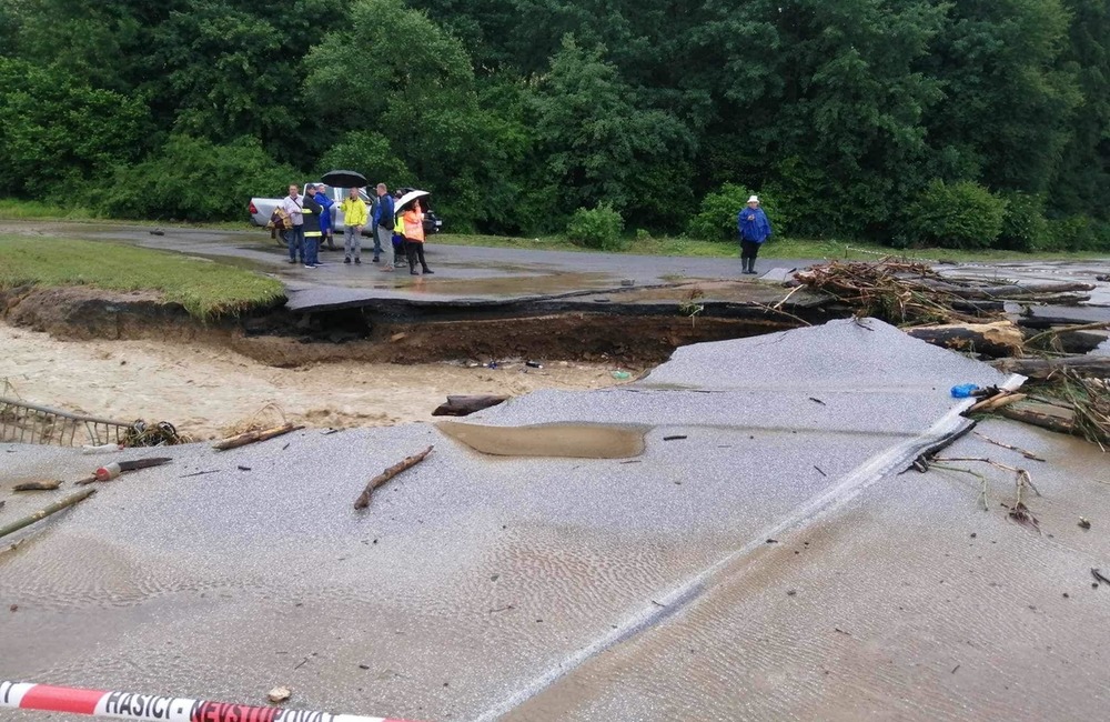 FOTO: Humenskí hasiči preskúšali svoje sily na medzinárodnom cvičení v Poľsku, foto 8