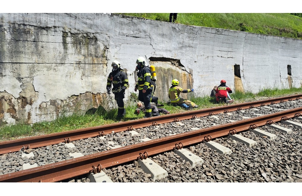 FOTO: Humenskí hasiči preskúšali svoje sily na medzinárodnom cvičení v Poľsku, foto 9