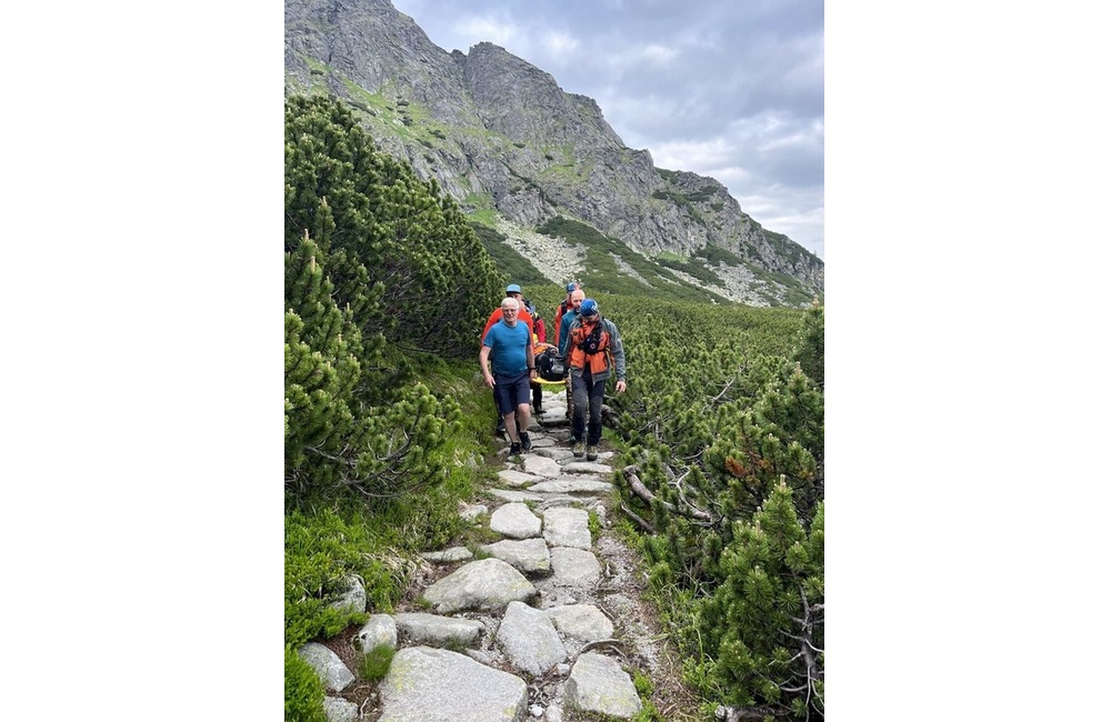 FOTO: Poľský turista si pri zostupe z Gerlachovského štítu zranil nohu, foto 1