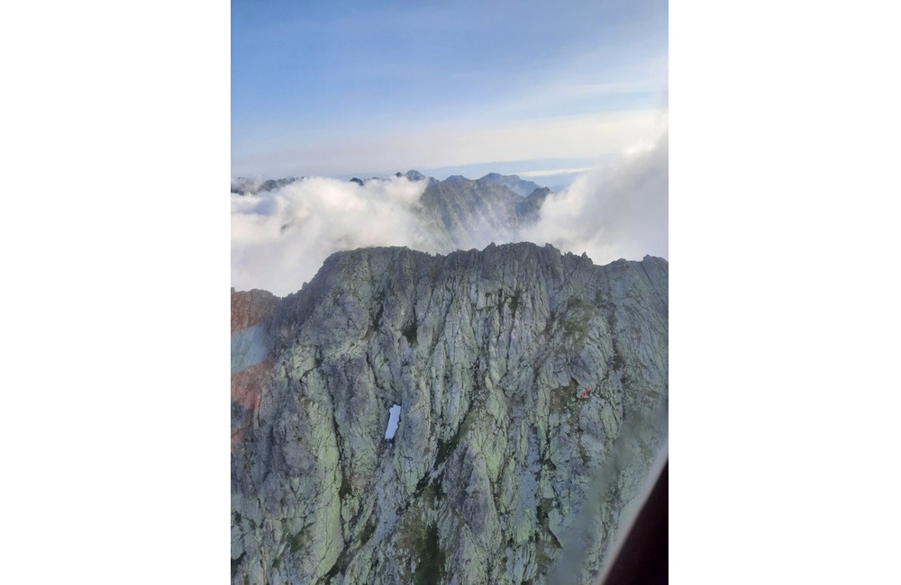 FOTO: Na hrebeni Kôprovského štítu uviazli dvaja poľskí turisti, foto 1