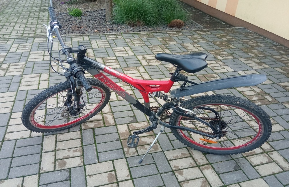 FOTO: Pri obecnom úrade Košarovce sa našiel bicykel, foto 1