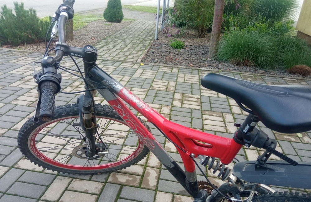 FOTO: Pri obecnom úrade Košarovce sa našiel bicykel, foto 4