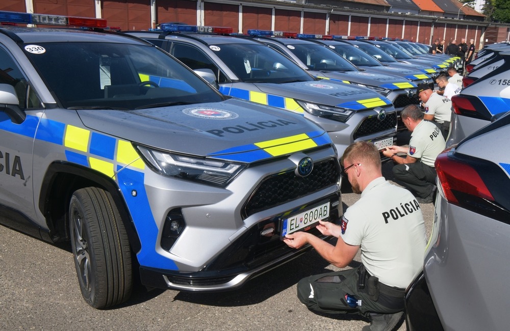 FOTO: Ministerstvo vnútra rozdalo ďalšie ekologické autá. Prešovský kraj dostal ďalších 10 vozidiel, foto 4