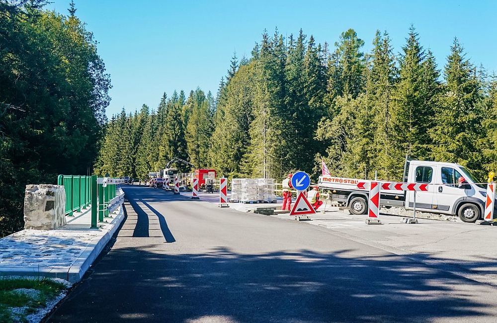 FOTO: Pri rekonštrukcii Cesty Slobody v Tatrách už opravili 70 percent ciest. Začalo sa aj s výsadbou stromov, foto 4