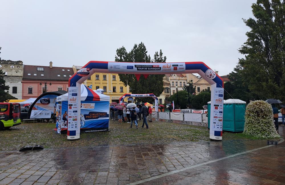 FOTO: V Prešove odštartovala druhá etapa pretekov Okolo Slovenska. Cyklistov nezastavil ani silný dážď, foto 16