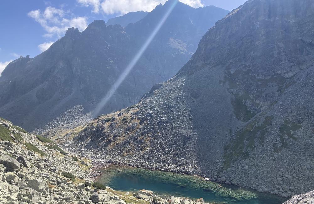 FOTO: Zbojnícka chata vo Veľkej Studenej doline, ktorá je obklopená tatranskou faunou a flórou, foto 7