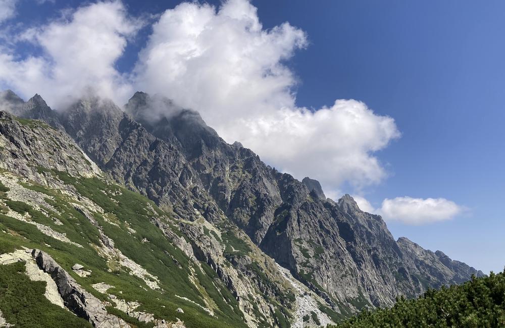 FOTO: Zbojnícka chata vo Veľkej Studenej doline, ktorá je obklopená tatranskou faunou a flórou, foto 11