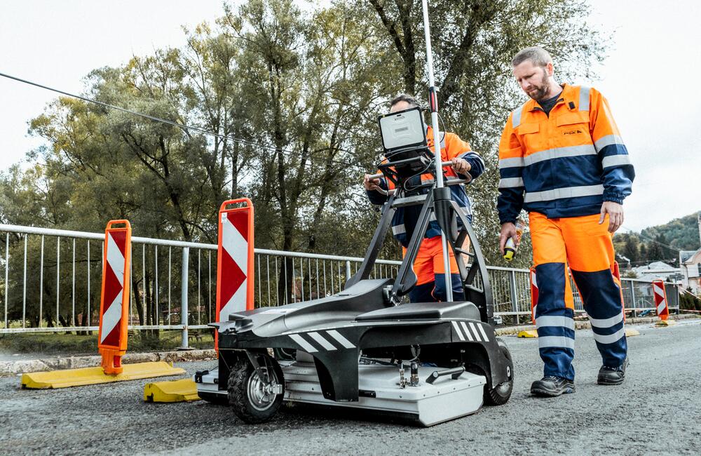 FOTO: Kontrola mosta cez potok Výrava v okrese Humenné po zemetrasení, foto 2