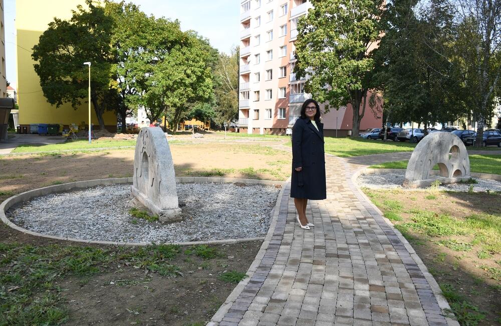 FOTO: Mesto Svidník pomaly dokončuje ihrisko v Agátovom háji, foto 1