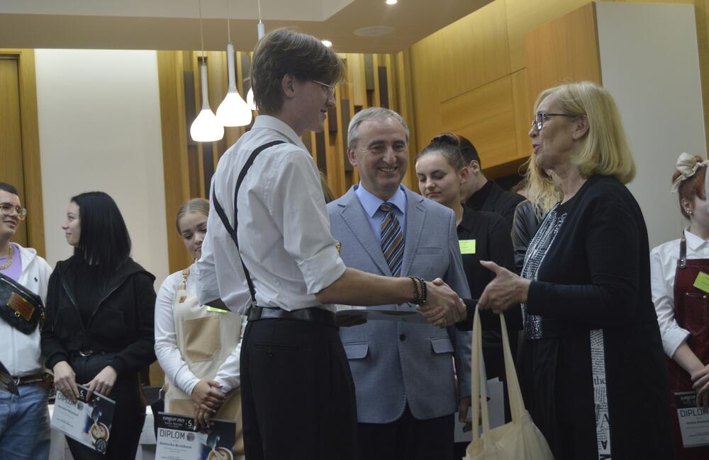 FOTO: Prešovská hotelová akadémia zorganizovala súťaže pre mladých baristov a barmanov, foto 10