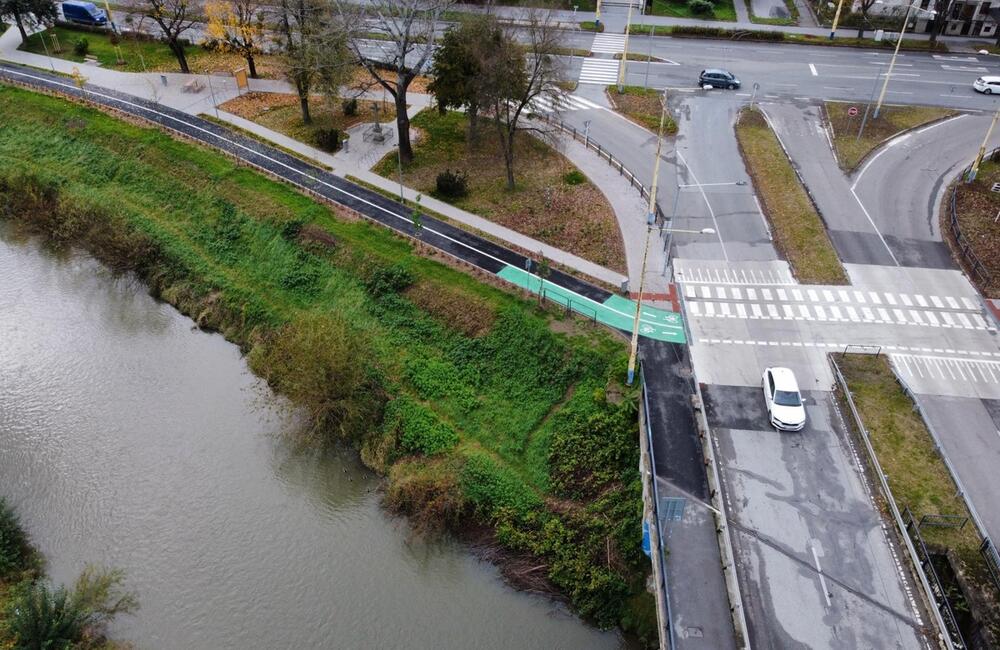 FOTO: Revitalizácia Námestia mládeže a Duchnovičovho v Prešove je dokončená, foto 10