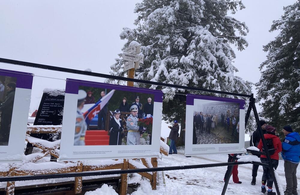 FOTO: Tatranský ľadový dóm na Hrebienku je otvorený. Interiér zdobí Westminsterské opátstvo, foto 19