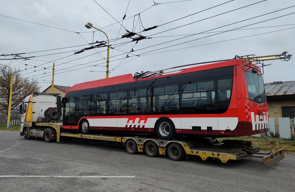 FOTO: Do Prešova dorazil prvý parciálny trolejbus, foto 1