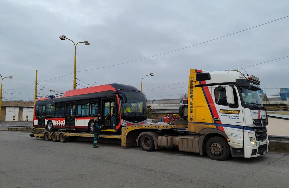 FOTO: Do Prešova dorazil prvý parciálny trolejbus, foto 4