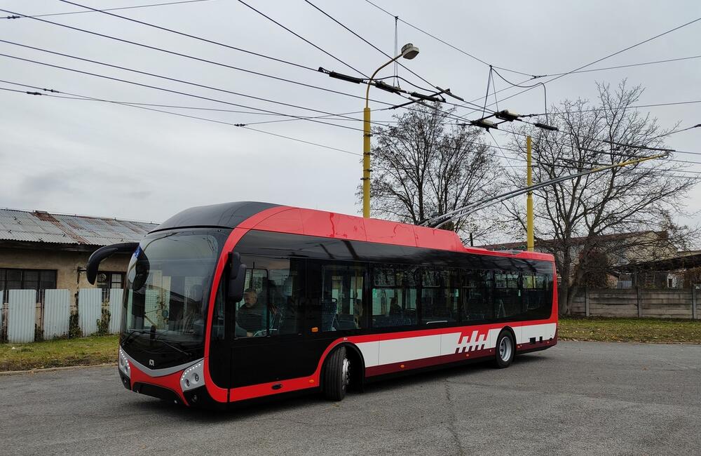 FOTO: Do Prešova dorazil prvý parciálny trolejbus, foto 7