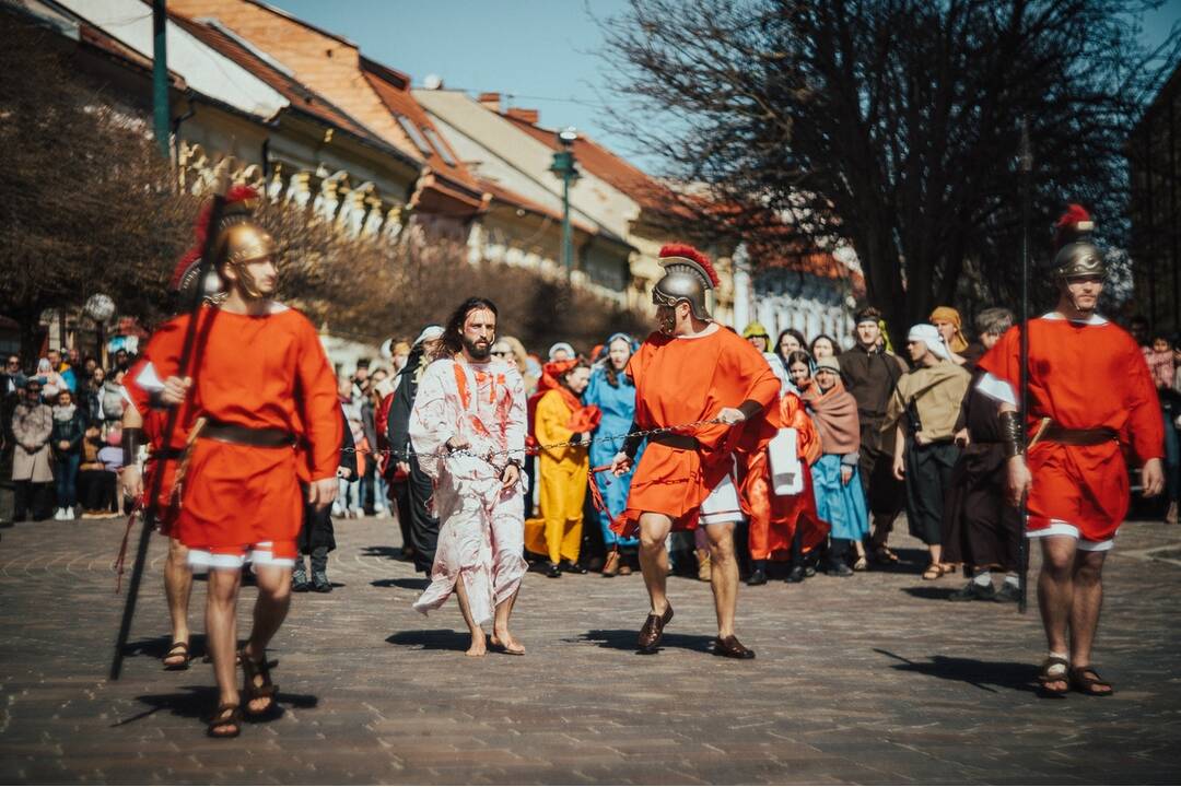 FOTO: Fotograf zachytil Krížovú cestu v Prešove, foto 1