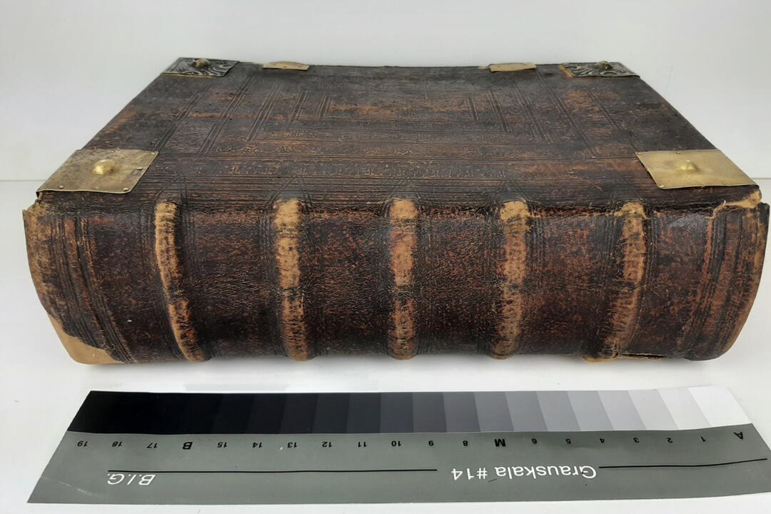 FOTO: Podtatranské múzeum zreštaurovalo dve Lutherove Biblie zo začiatku 18. storočia, foto 7