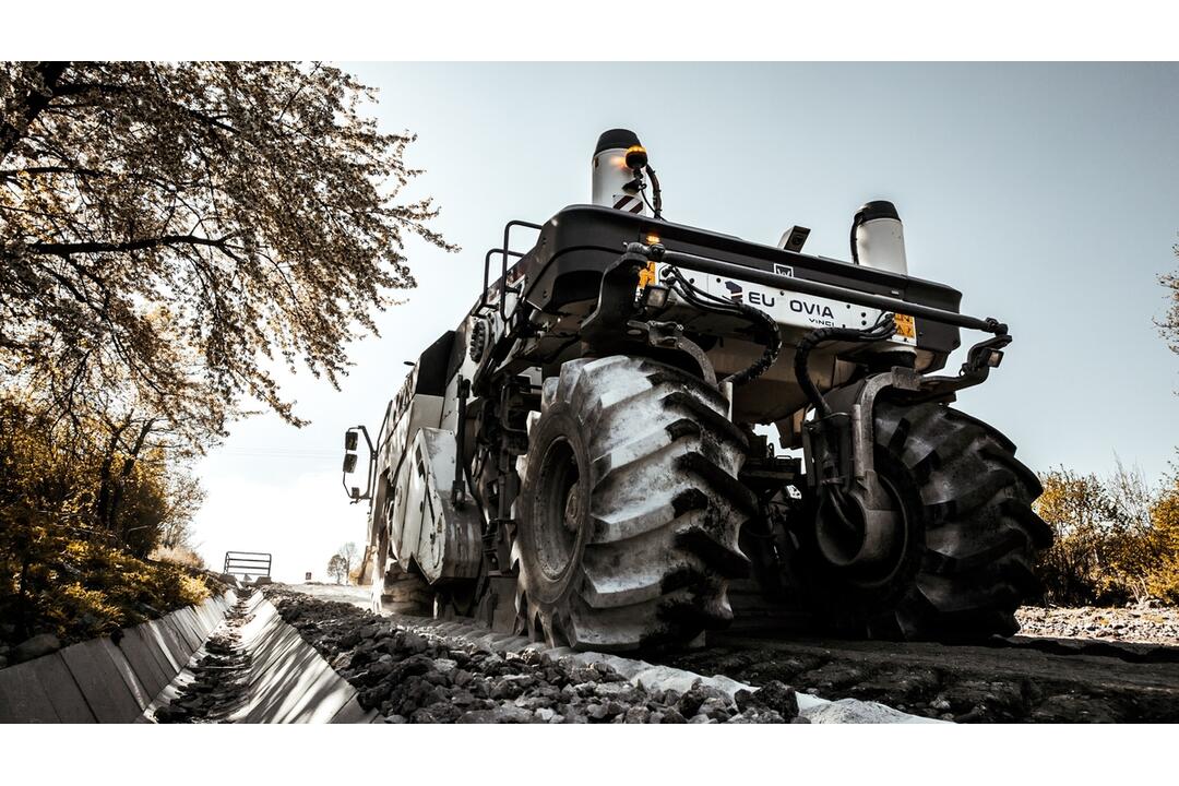 FOTO: Pokračuje rekonštrukcia úseku Kokošovce – Abranovce, foto 2