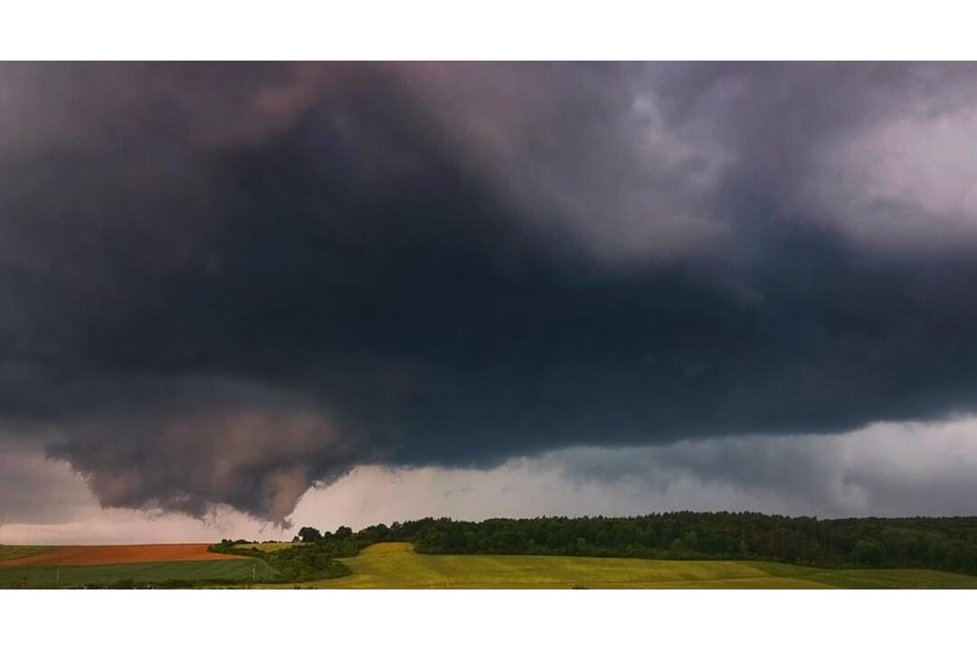 FOTO: Nad Prešovom sa objavila desivá supercela, foto 3