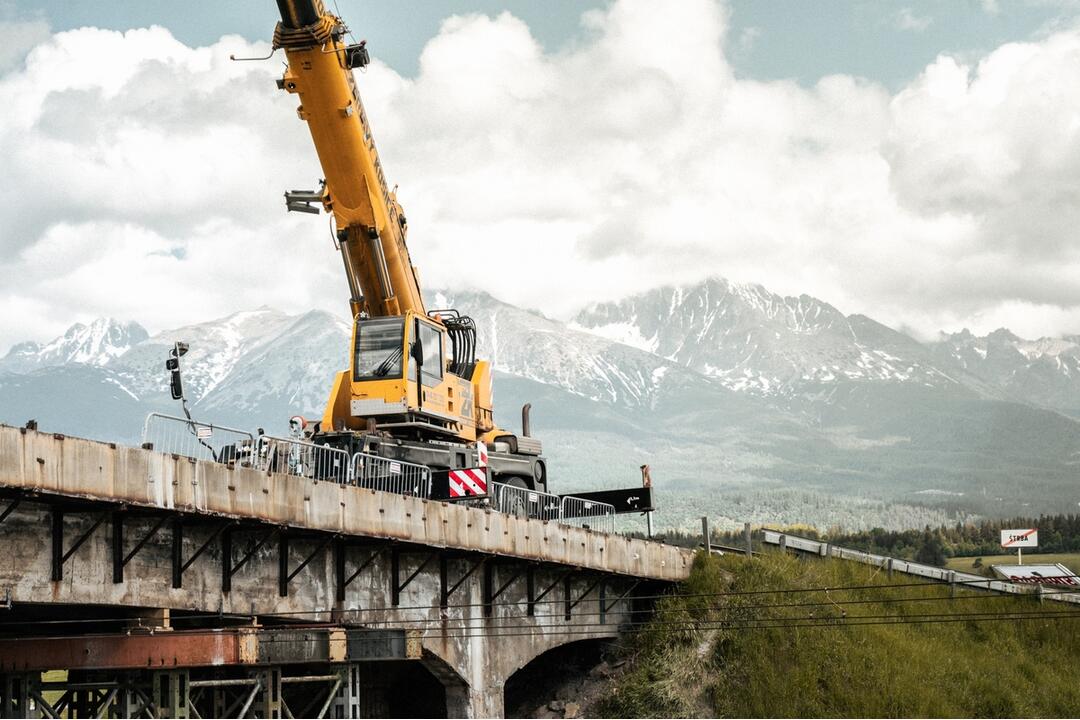 FOTO: Práce na moste v Štrbe pokročili. Predpokladaný termín ukončenia prác je v novembri, foto 8