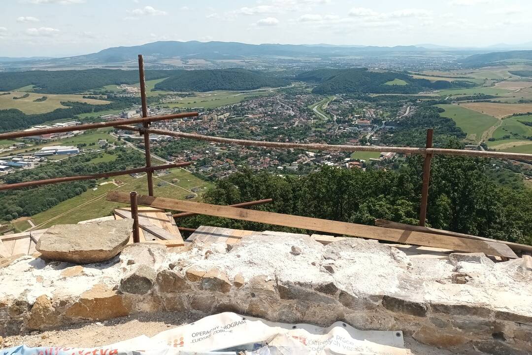 FOTO: Na Hrade Šariš naďalej prebiehajú stavebné práce, foto 10