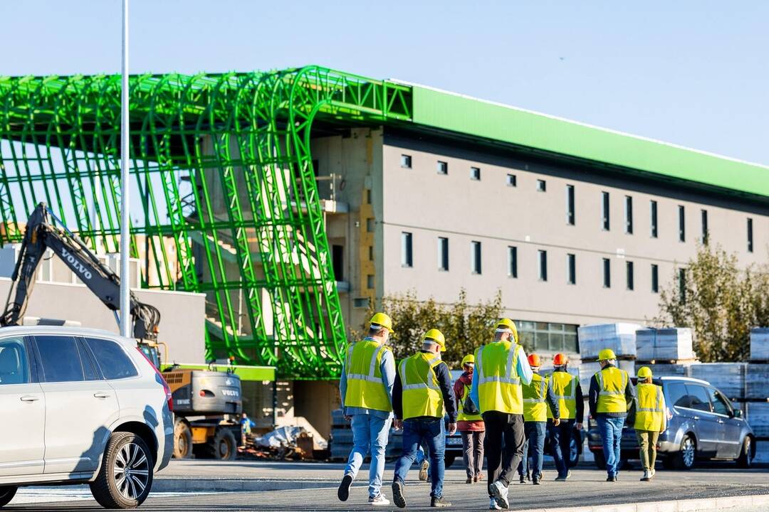 FOTO: Poslanci na inšpekcii nového štadióna, foto 8