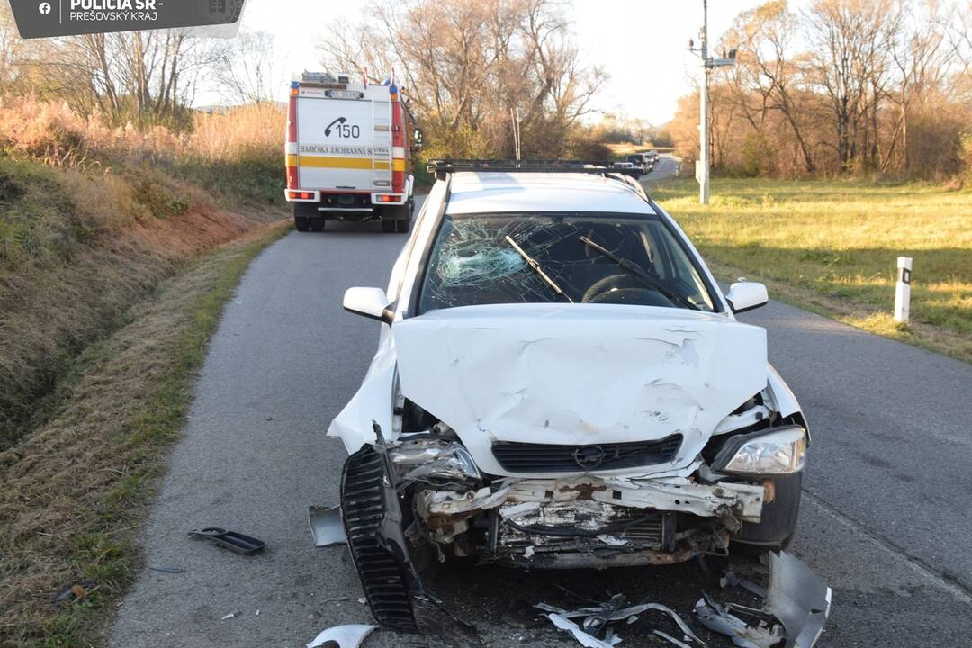 FOTO: V okrese Kežmarok sa čelne zrazili dve osobné autá, foto 2