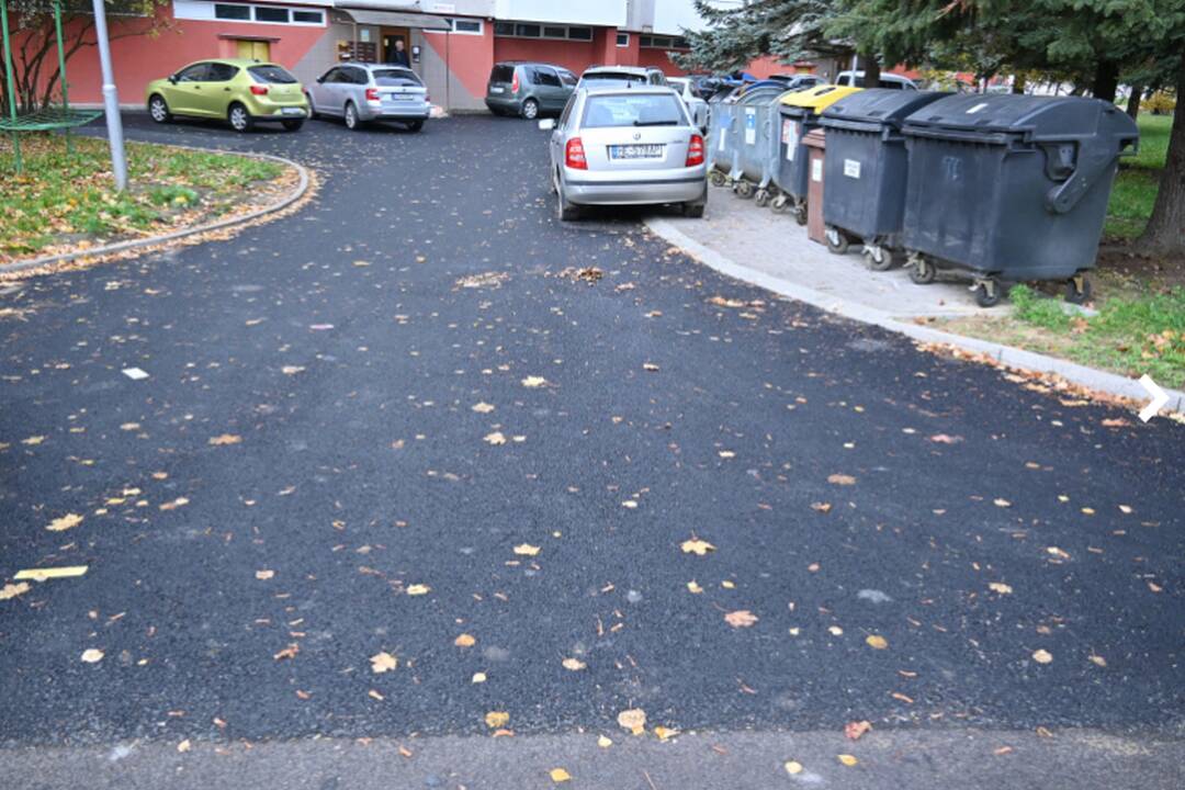 FOTO: Humenné dokončilo opravy chodníkov a ciest, radnica ušetrila tisíce, foto 6