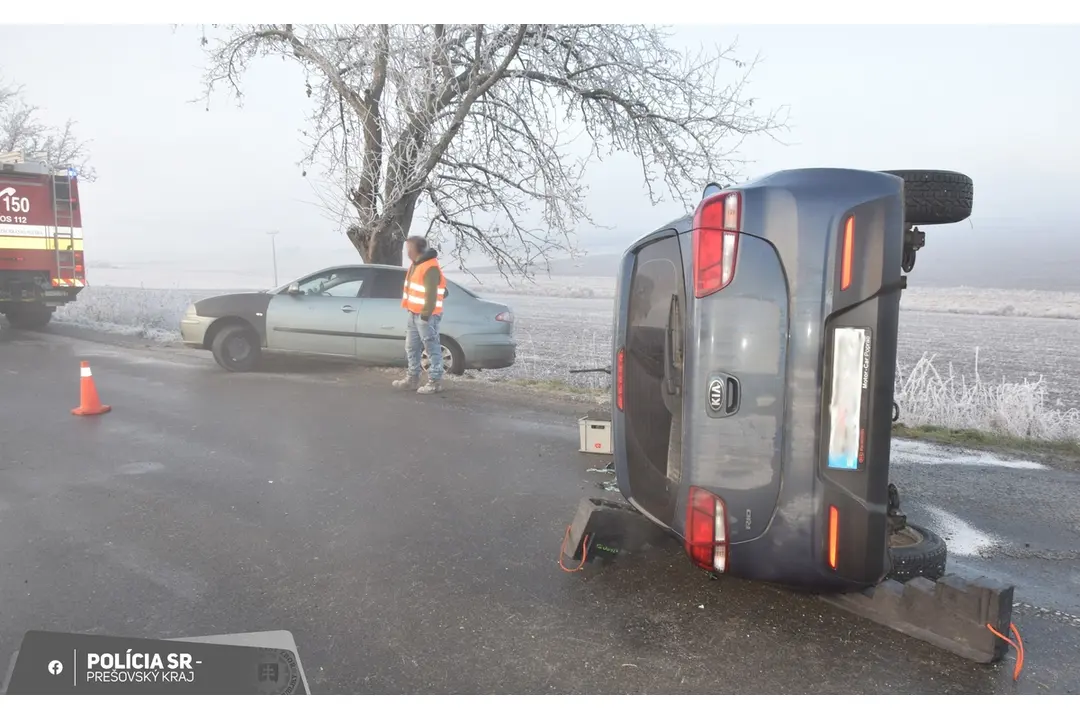 FOTO: Na ceste z Abrahámoviec do Jánoviec došlo k dopravnej nehode, foto 3