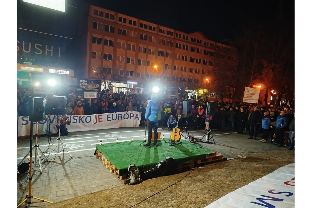 FOTO: V Prešovskom kraji prebehla ďalšia vlna protivládnych protestov. Takto to vyzeralo v Poprade, foto 3