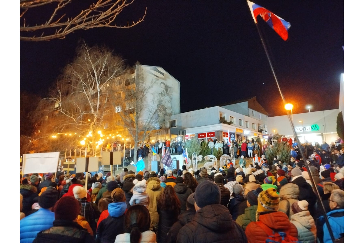 FOTO: V Prešovskom kraji prebehla ďalšia vlna protivládnych protestov. Takto to vyzeralo v Poprade, foto 4