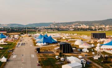 FOTO: Na festival budú prichádzať stovky áut z troch smerov