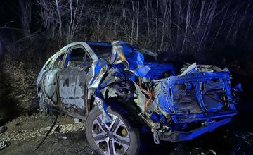 FOTO: V okrese Snina došlo k zrážke osobného auta s dodávkou